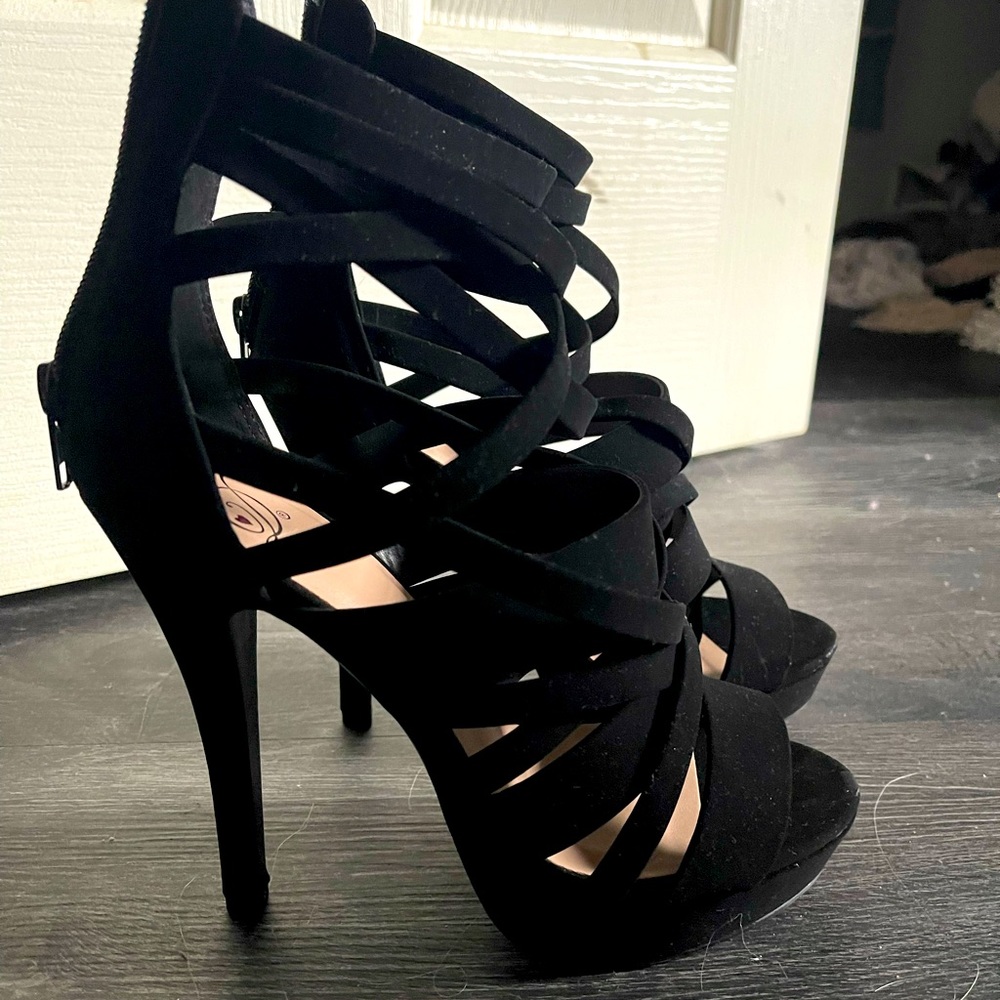 Black Strappy Platform Heel Size 8 — Never Worn